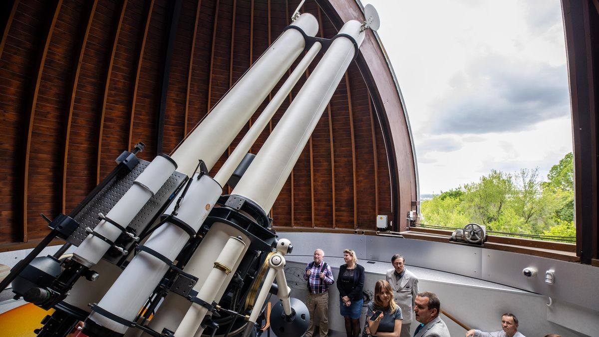 Obrazem: Na Petřín se vrátil král dalekohledů. Vesmír zkoumá už sto let